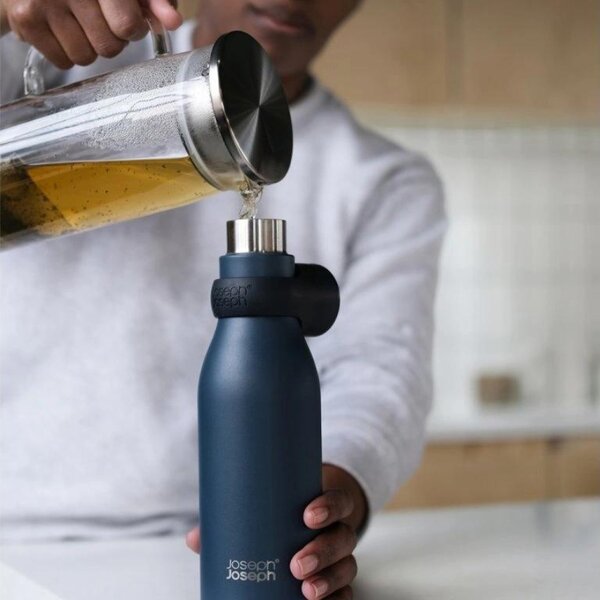 Joseph Joseph Tmavě modrá nerezová termoláhev Loop 500 ml