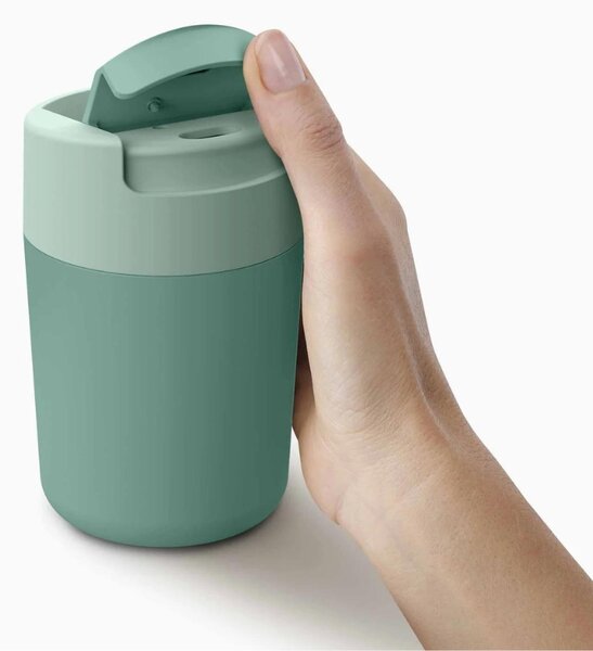 Joseph Joseph Zelený plastový cestovní hrnek Sipp 340 ml