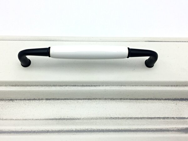 In-Design Nábytková úchytka Blanc porcelán / černá matná