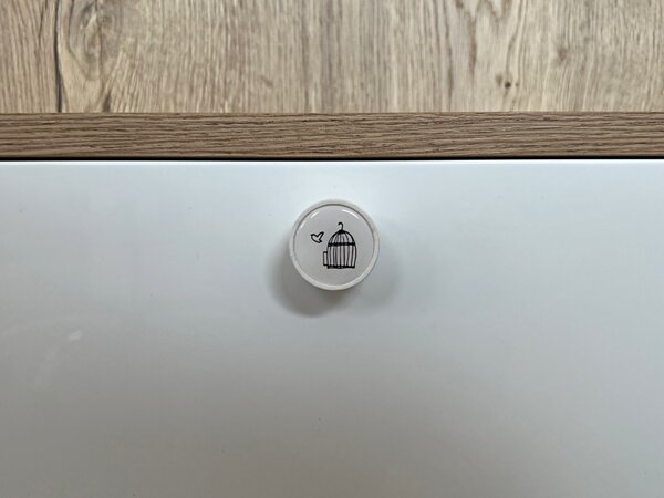 In-Design Nábytková knopka Nero bílá, motiv ptáček V38