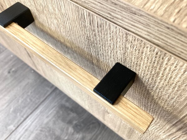 In-Design Nábytková úchytka Nela dub lak/černá Rozteč úchytky (mm): 192