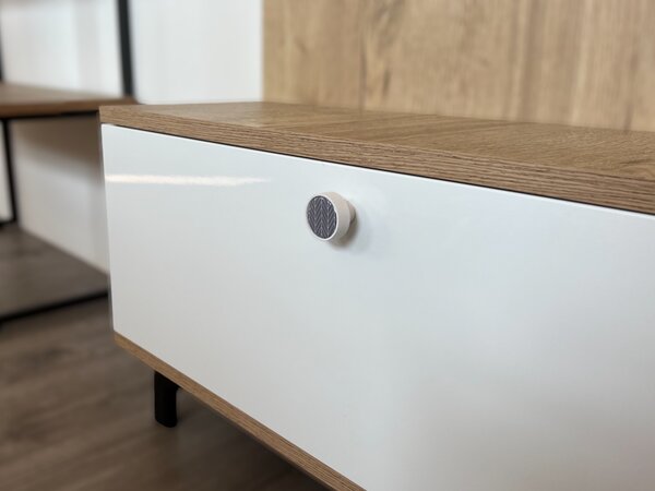 In-Design Nábytková knopka Nero bílá, motiv jedle/šedá V19