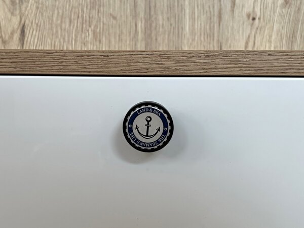 In-Design Nábytková knopka Bianco černá, motiv kotva V61
