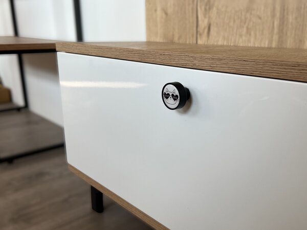 In-Design Nábytková knopka Bianco černá, motiv love V99
