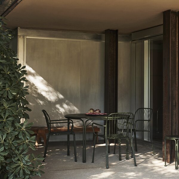&Tradition designové zahradní židle Thorvald Armchair
