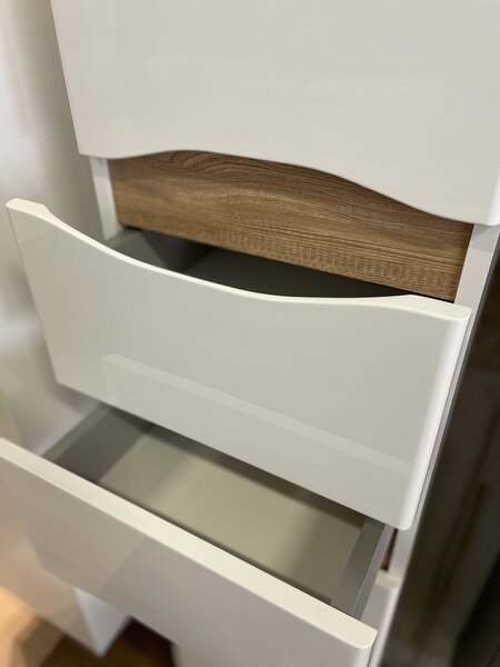 Lavedo Liga Air 35 vysoká závěsná skříňka do koupelny Orientace: Levá