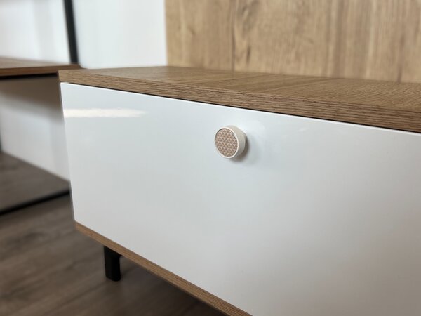 In-Design Nábytková knopka Nero bílá, motiv trojúhelníky V30