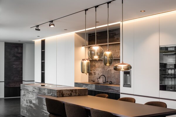 Brokis Designové závěsné svítidlo Knot Cilindro Small, PC1034 Barva skla: Transparentní číré sklo, Povrchová úprava baldachýnu: Mosaz, Povrch reflektoru: Mosaz