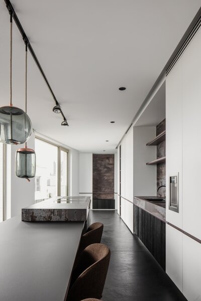Brokis Designové závěsné svítidlo Knot Cilindro Small, PC1034 Barva skla: Transparentní číré sklo, Povrchová úprava baldachýnu: Mosaz, Povrch reflektoru: Mosaz