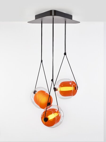 Brokis Designové závěsné svítidlo Capsula metal canopy PC966 Barva vnitřního skla: Šedá kouřová - transparentní sklo, Barva vnějšího skla: Amber - transparentní sklo, Baldachýn: Kov - černý matný komaxit