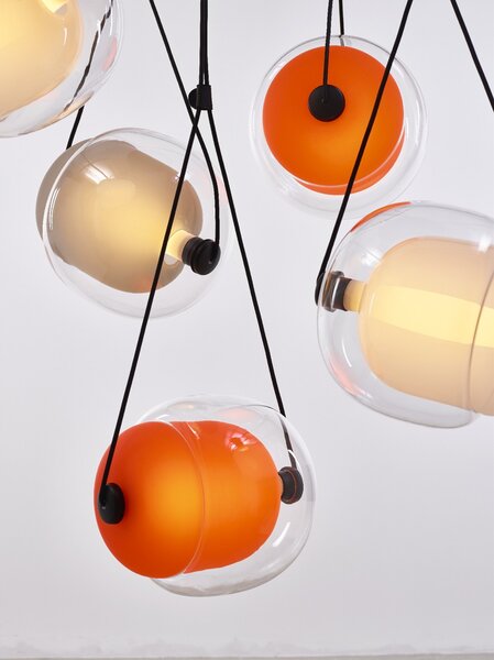 Brokis Designové závěsné svítidlo Capsula metal canopy PC966 Barva vnitřního skla: Šedá kouřová - transparentní sklo, Barva vnějšího skla: Amber - transparentní sklo, Baldachýn: Kov - černý matný komaxit