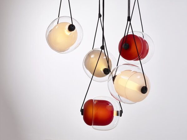 Brokis Designové závěsné svítidlo Capsula metal canopy PC966 Barva vnitřního skla: Šedá kouřová - transparentní sklo, Barva vnějšího skla: Amber - transparentní sklo, Baldachýn: Kov - černý matný komaxit