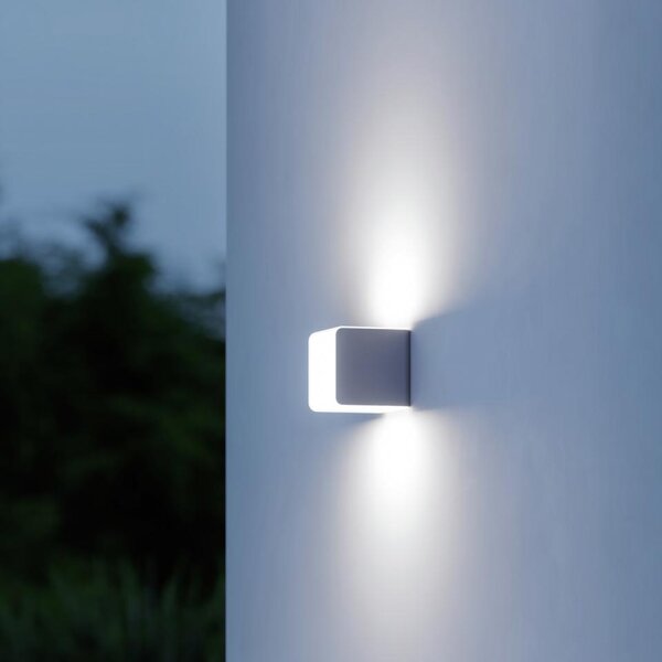 Steinel Venkovní nástěnné svítidlo L 830 LED se senzorem a bluetooth, IP44 Barva: Stříbrná