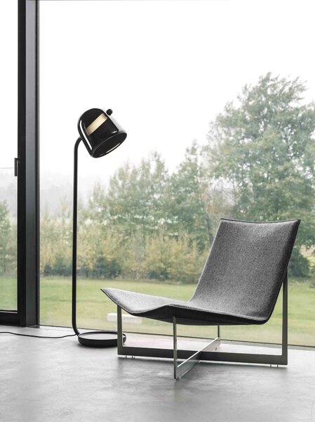 Stojací lampa Brokis Mona medium PC980, 2700K Kabel: Textilní bílý, Povrch Montury: Černý matný komaxit, Barva skla: Transparentní číré sklo