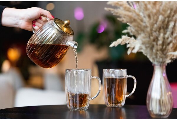 Konvice na čaj se sítkem 1 l Tulip – Vialli Design