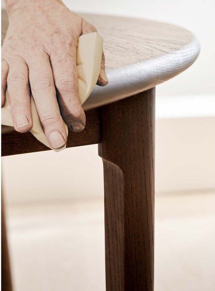 Hnědý kulatý rozkládací jídelní stůl z dubového dřeva ø 120 cm Noor – Hammel Furniture