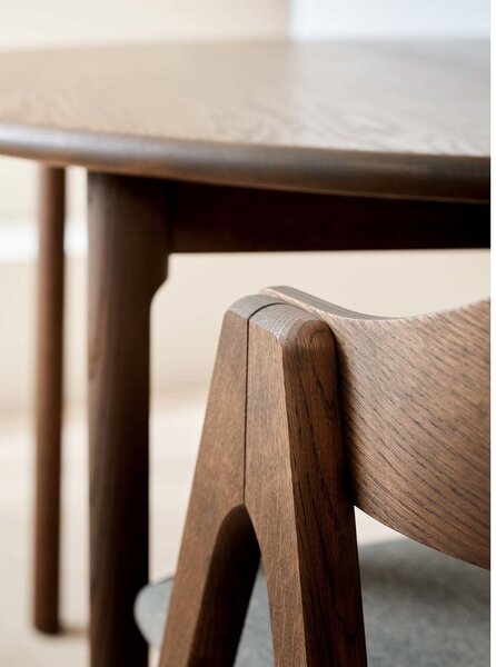 Hnědý kulatý rozkládací jídelní stůl z dubového dřeva ø 120 cm Noor – Hammel Furniture