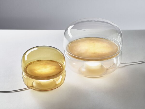 Designová stolní lampa Brokis Macaron S, PC1038 Barva skla: Transparentní číré sklo, Základna: Dub evropský - bíle mořený (CSFB1575), Disk: BROKISGLASS - kouřově šedá mat (CSOP1577)
