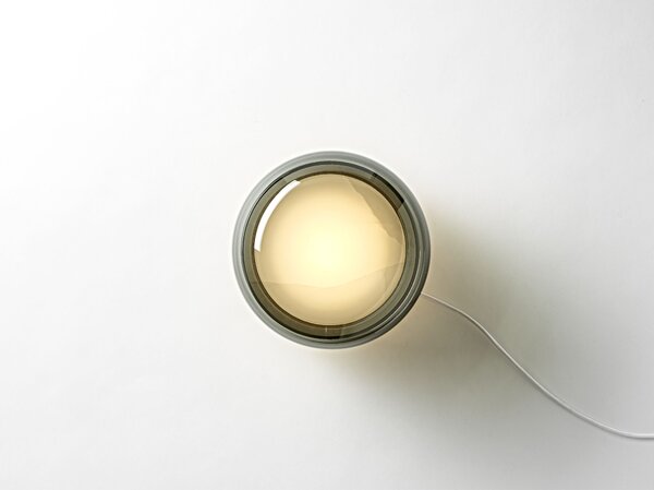 Designová stolní lampa Brokis Macaron S, PC1038 Barva skla: Transparentní číré sklo, Základna: Dub evropský - bíle mořený (CSFB1575), Disk: BROKISGLASS - kouřově šedá mat (CSOP1577)