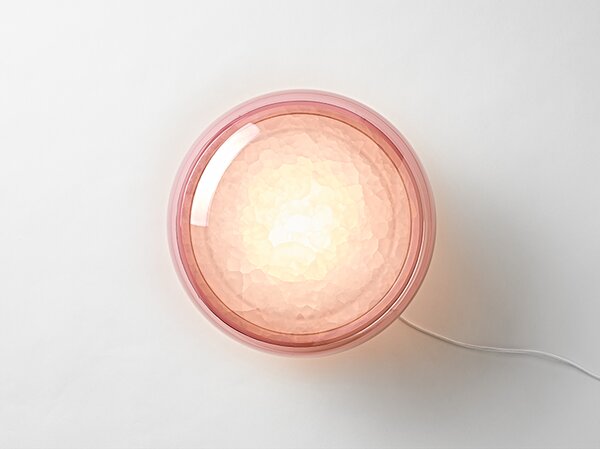 Designová stolní lampa Brokis Macaron S, PC1038 Barva skla: Transparentní číré sklo, Základna: Dub evropský - bíle mořený (CSFB1575), Disk: BROKISGLASS - kouřově šedá mat (CSOP1577)