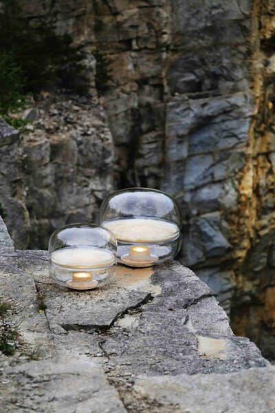 Designová stolní lampa Brokis Macaron L, PC1040 Barva skla: Šedá kouřová - transparentní sklo, Základna: Dub evropský - bíle mořený (CSFB1575), Disk: BROKISGLASS - kouřově šedá mat (CSOP1577)