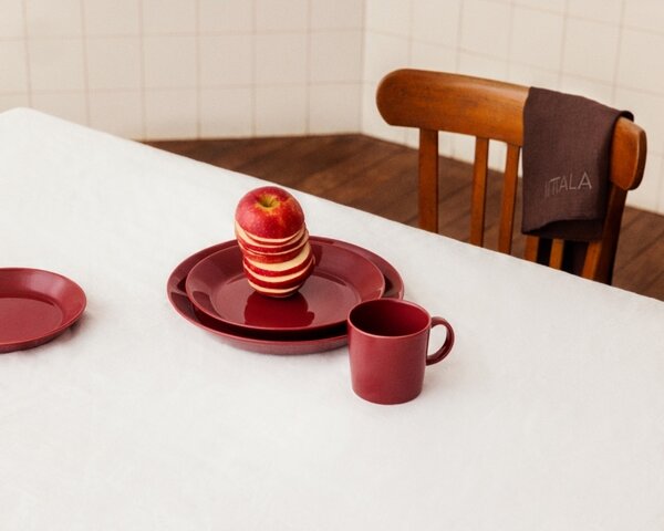 Iittala Talíř Teema 17cm, červený cherry