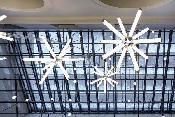Brokis LED Závěsné svítidlo Ivy Single L, PC1217 ø 11,9 cm Povrch Montury: kov - bílý matovaný komaxit se strukturou, Barva skla: Triplex opál, Povrch baldachýnu: kov - bílý matovaný komaxit se strukturou