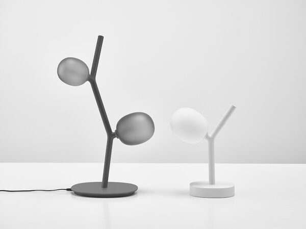 Brokis Designová stolní lampa Ivy table PC1131, 2xG4 Povrch Montury: kov - bílý matovaný komaxit se strukturou, Barva skla: Šedá kouřová - transparentní sklo