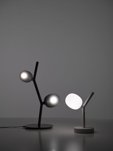 Brokis Designová stolní lampa Ivy table PC1131, 2xG4 Povrch Montury: kov - bílý matovaný komaxit se strukturou, Barva skla: Šedá kouřová - transparentní sklo