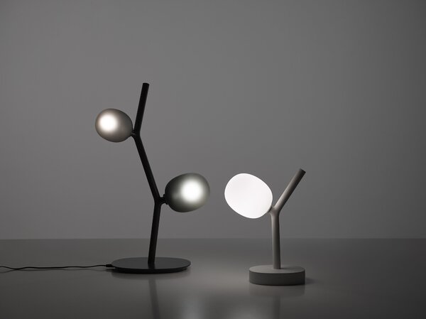 Brokis Designová stolní lampa Ivy table PC1131, 2xG4 Povrch Montury: kov - bílý matovaný komaxit se strukturou, Barva skla: Šedá kouřová - transparentní sklo