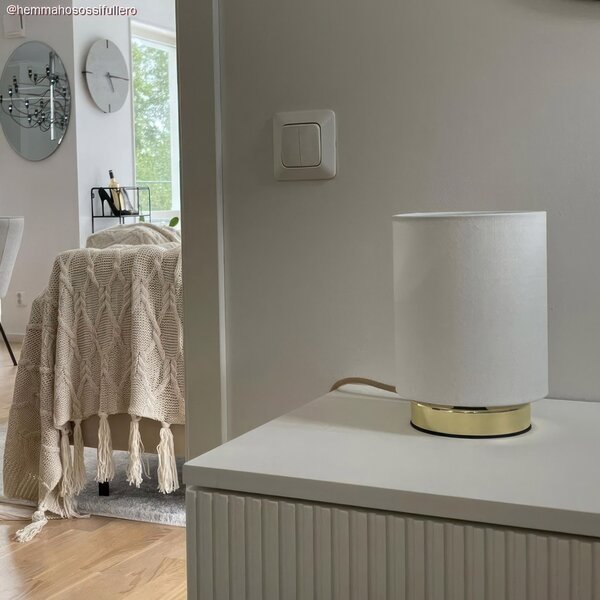 Creative cables Posaluce, kovové svítidlo s válcovým stínidlem white lawn, textilním kabelem, in-line vypínačem a 2-pólovou zástrčkou Barva: Mosaz-bílá bavlna