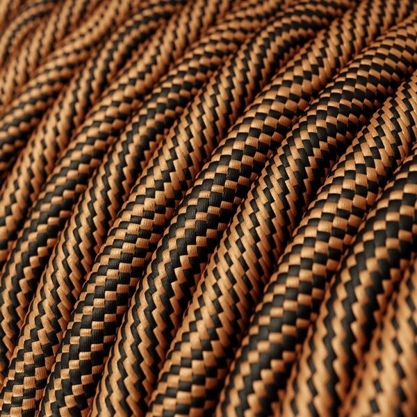 Creative cables Spostaluce, nástěnná kovová lampa s nastavitelným kovovým kloubem, vypínačem a zástrčkou Barva: Bílá