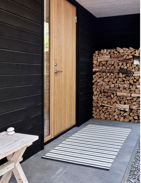 Šedo-béžový vnitřní a venkovní běhoun 85x200 cm Teo Warm Grey – Pappelina