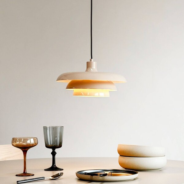 Dyberg Larsen Závěsné světlo Ava, béžové, kov, Ø 31 cm, stmívatelný, Krémová / jantar, Obývací pokoj / jídelna, kov, Design