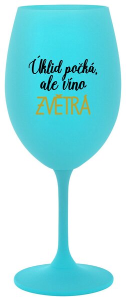 ÚKLID POČKÁ, ALE VÍNO ZVĚTRÁ - tyrkysová sklenice na víno s textem 350 ml