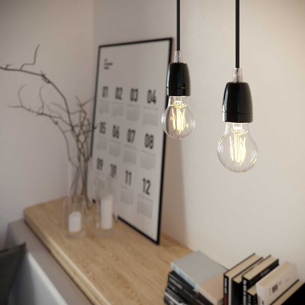 Creative cables Závěsná lampa s textilním kabelem a barevnými detaily z porcelánu Barva: Zelená