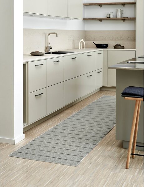 Šedý vnitřní a venkovní běhoun 70x180 cm Carl Warm Grey – Pappelina