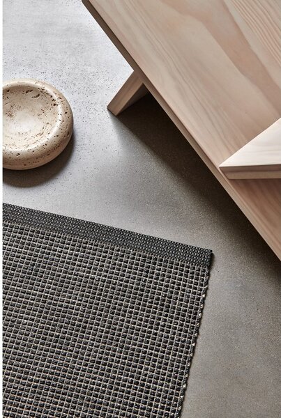 Antracitový vnitřní a venkovní běhoun 70x240 cm Emm Black Linen – Pappelina