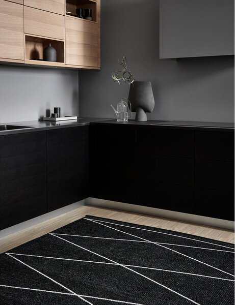 Černý vnitřní a venkovní běhoun 70x240 cm Max Black – Pappelina