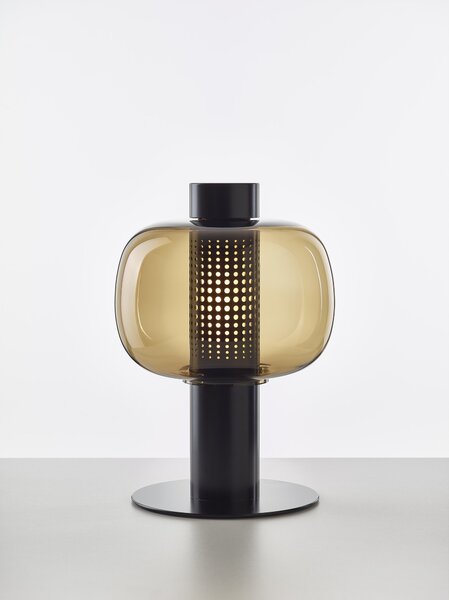 Venkovní designová lampa Brokis Bonbori Small PC1166, IP44 Povrch Montury: kov - černý matný komaxit (CCS846), Barva skla: šedá kouřová - transparentní sklo (CGC516), Stmívání: TRIAC - STANDARDNÍ VERZE (CEDV2865)