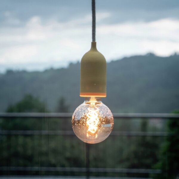 Creative cables EIVA pastel - závěsná lampa IP65 do exteriéru s textilním kabelem, barevným silikonovým baldachýnem a objímkou, voděodolná Barva: Světle zelená