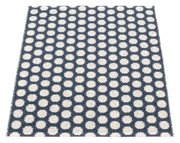 Tmavě modrý vnitřní a venkovní koberec 70x90 cm Noa Dark Blue – Pappelina