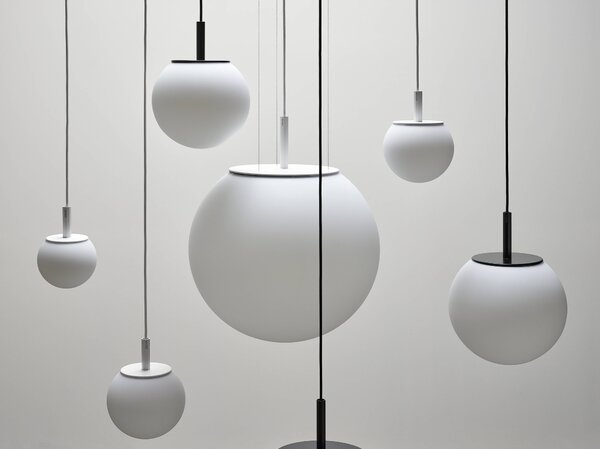 Brokis Designové závěsné svítidlo Sfera PC1170, Ø30cm Povrch Montury: kov - černý matný komaxit (CCS846), Barva el. vedení: textilní kabel - černý (CECL519), Baldachýn: kov - černý matný komaxit (CCSC619)