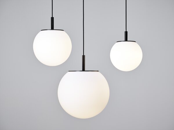 Brokis Designové závěsné svítidlo Sfera PC1170, Ø30cm Povrch Montury: kov - černý matný komaxit (CCS846), Barva el. vedení: textilní kabel - černý (CECL519), Baldachýn: kov - černý matný komaxit (CCSC619)