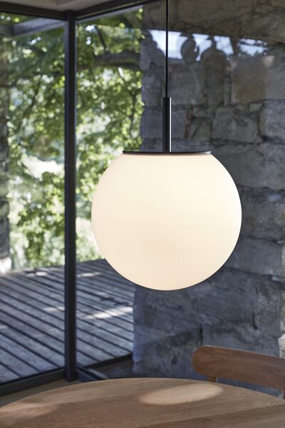 Brokis Designové závěsné svítidlo Sfera PC1171, Ø40cm Povrch Montury: kov - černý matný komaxit (CCS846), Barva el. vedení: textilní kabel - černý (CECL519), Baldachýn: kov - černý matný komaxit (CCSC619)