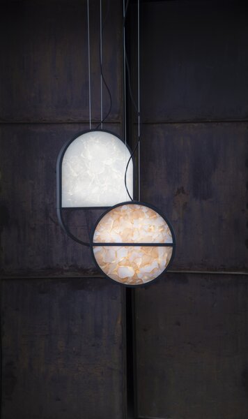 Brokis Designové závěsné svítidlo Geometric full PC1140, ⌀40cm Barva spodní části skla: triplex opál BROKISGLASS (CGGB2768), Povrchová úprava skla: lesklý povrch (lícová strana) (CGSU2736), Barva horní části skla: triplex opál BROKISGLASS (CGC2676)