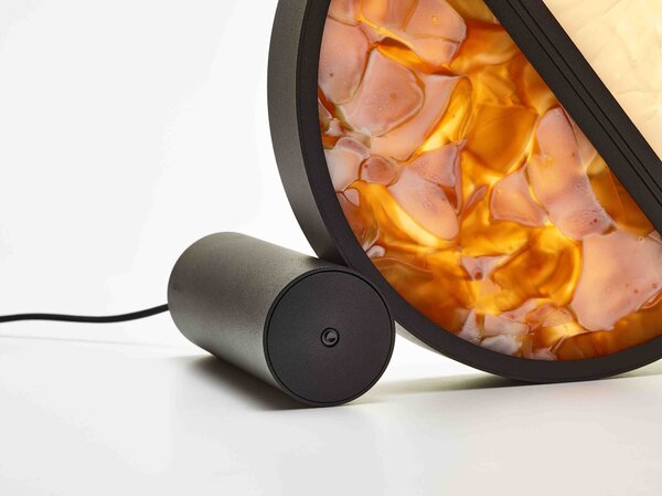 Brokis Designová stolní lampa Geometric PC1270, ⌀43cm Barva spodní části skla: triplex opál BROKISGLASS (CGGB2768), Povrchová úprava skla: lesklý povrch (lícová strana) (CGSU2736), Barva horní části skla: triplex opál BROKISGLASS (CGC2676)