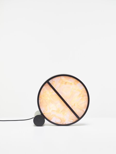 Brokis Designová stolní lampa Geometric PC1270, ⌀43cm Barva spodní části skla: triplex opál BROKISGLASS (CGGB2768), Povrchová úprava skla: lesklý povrch (lícová strana) (CGSU2736), Barva horní části skla: triplex opál BROKISGLASS (CGC2676)