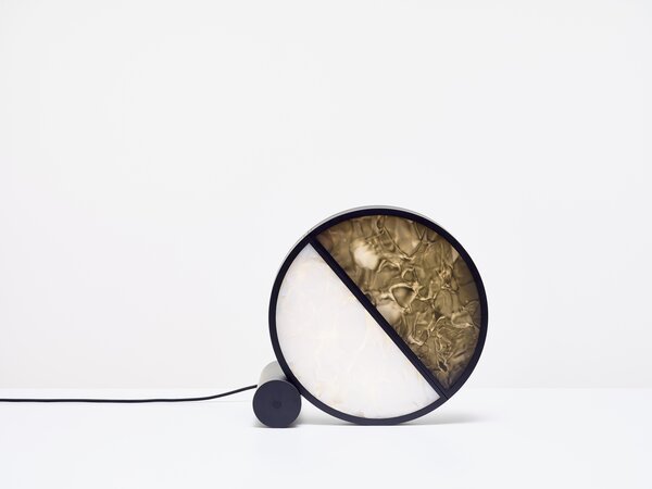 Brokis Designová stolní lampa Geometric PC1270, ⌀43cm Barva spodní části skla: triplex opál BROKISGLASS (CGGB2768), Povrchová úprava skla: lesklý povrch (lícová strana) (CGSU2736), Barva horní části skla: triplex opál BROKISGLASS (CGC2676)
