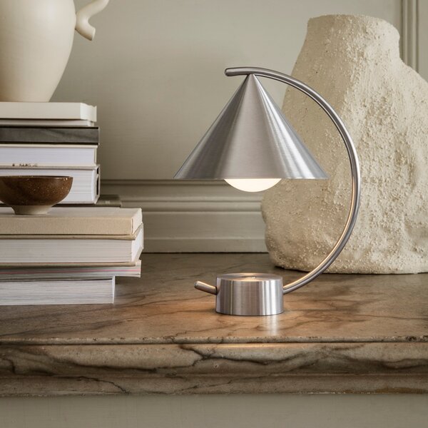 FERM LIVING Přenosná lampa Meridian, Cashmere